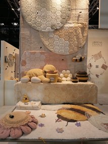 Coș de jucării pentru copii din material textil ø 30x32 cm Mama Bee – Lorena Canals