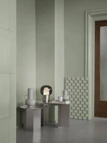 Veioză argintie LED din aluminiu cu abajur din sticlă (înălțime 32 cm) Iris – Blomus