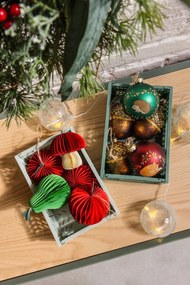 Ornament de Crăciun lucrat manual din hârtie ø 8 cm Honeycomb Apple – Sass &amp; Belle