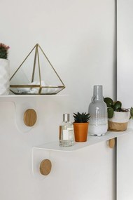 Raft de perete din oțel și detalii din lemn de stejar, cu 2 cârlige Gazzda Hook, lungime 50 cm, alb