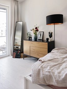 Comodă neagră/în culoare naturală joasă cu aspect de lemn de stejar 120x82 cm Seaford – Actona