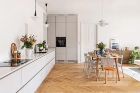 Râșniță pentru condimente din lemn de stejar cu detalii din porțelan albastru închis Kähler Design Hammershoi, înălțime 17,5 cm