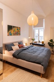 Veioză portocalie cu abajur din sticlă (înălțime 36 cm) Podium – Hübsch