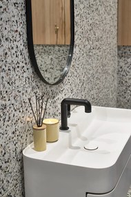 Lumânare parfumată timp de ardere 30 h Iris Cucumber Blossom – Villa Collection