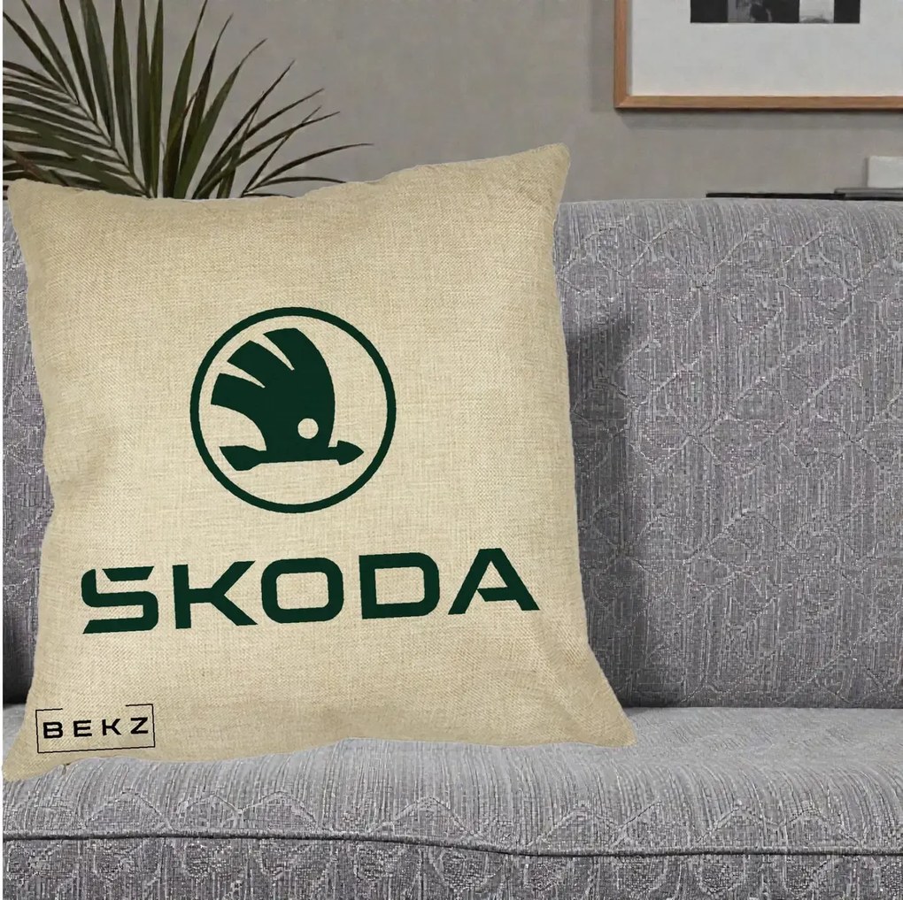 Perna Personalizata cu emblema Skoda, 40x40 cm, Crem, Husa Detasabila, Perna Inclusa, BEKZ®
