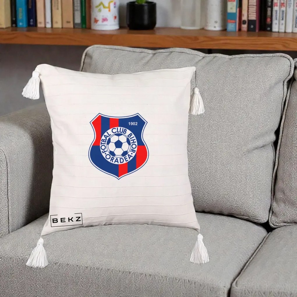 Perna Personalizata FC Bihor Oradea 1902 Fotbal, 40x40 cm, Bej cu Franjuri, Husa Detasabila, Perna Inclusa, BEKZ®