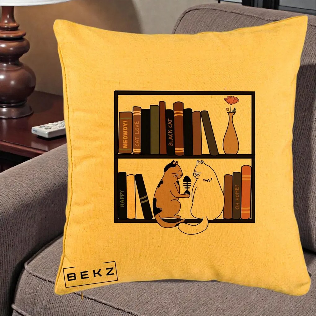 Perna Personalizata Pisici si Carti pe Raft, 40x40 cm, Galben, Husa Detasabila, Perna Inclusa, BEKZ®