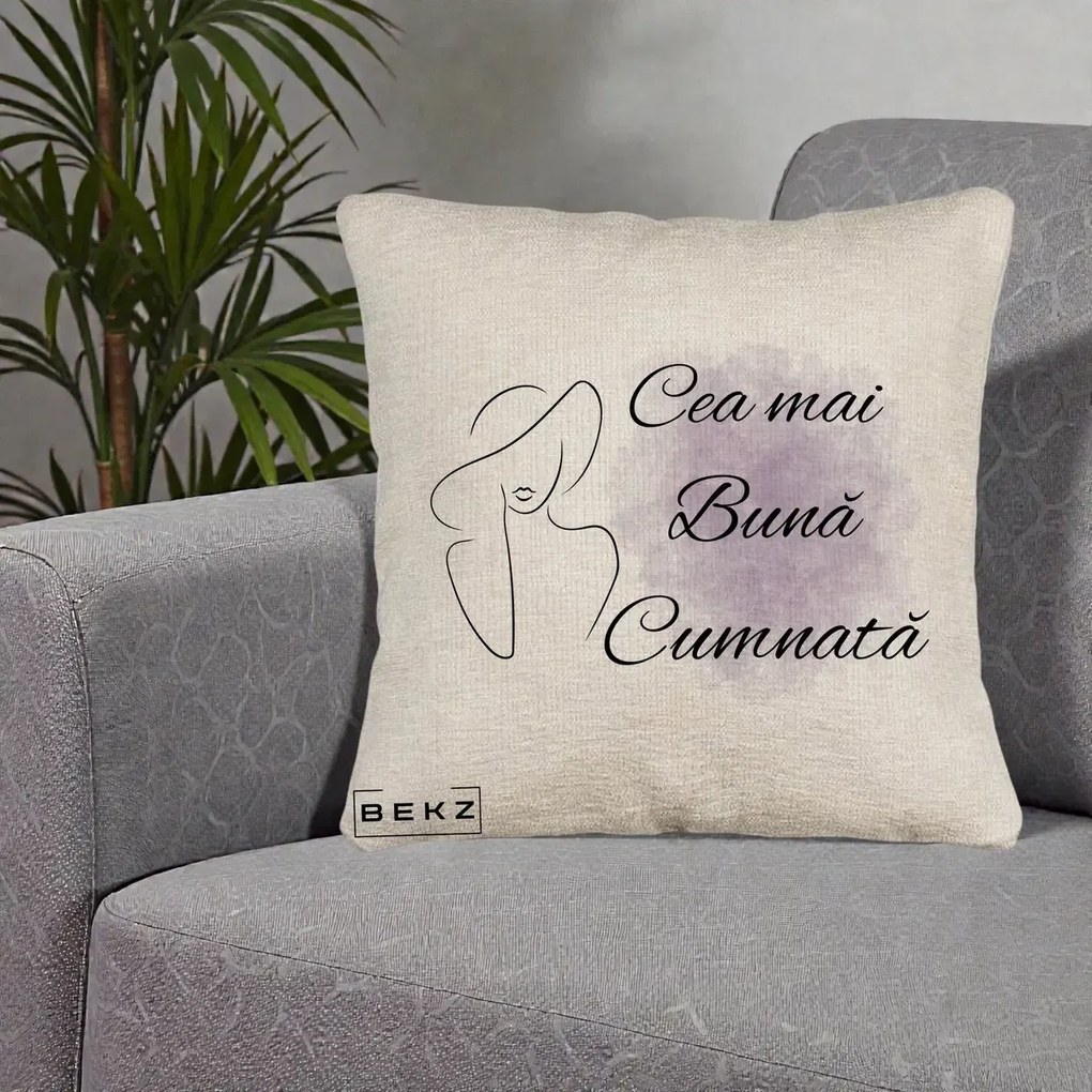 Cadou pentru Cumnata - Perna Personalizata Cea mai Buna Cumnata cu Silueta Dama si Pete Violet, 40x40 cm, Bej Canapea, Husa Detasabila, Perna Inclusa, BEKZ®