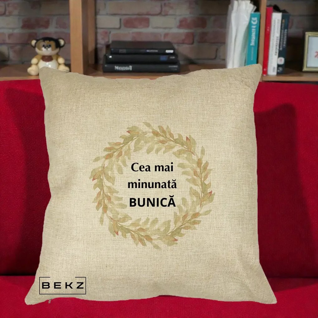 Cadou pentru Bunica - Perna Personalizata Cea Mai Minunata Bunica Coronita Frunze Acuarela, 40x40 cm, Crem, Husa Detasabila, Perna Inclusa, BEKZ®