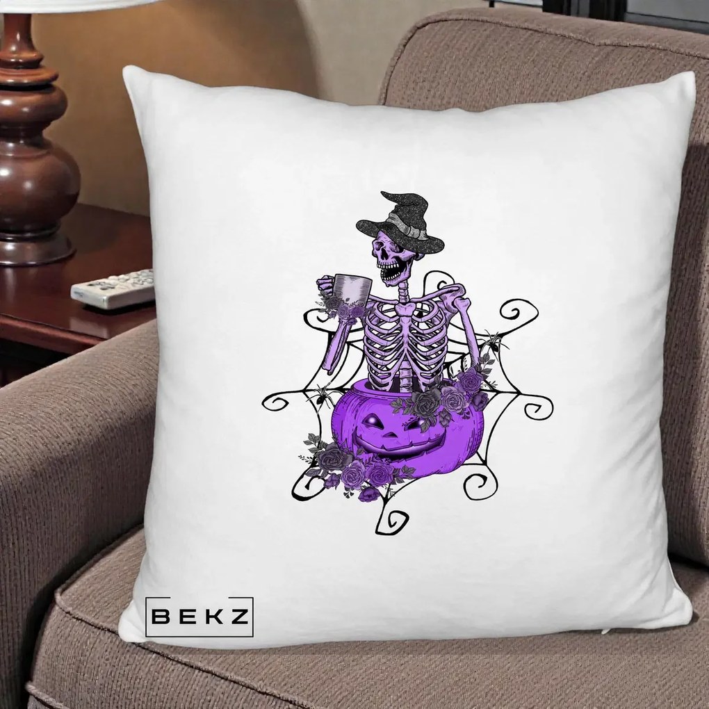 Perna Decorativa Schelet Vrajitor cu Dovleac Violet Halloween, 40x40 cm, Alb Pufos, Husa Detasabila, Perna Inclusa, BEKZ®