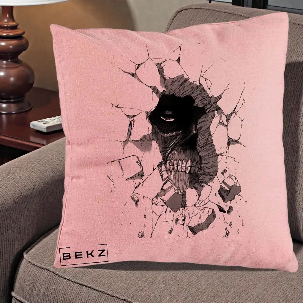 Perna Personalizata Attack on Titan Titan Crapand Zidul, 40x40 cm, Roz, Husa Detasabila, Perna Inclusa, BEKZ®
