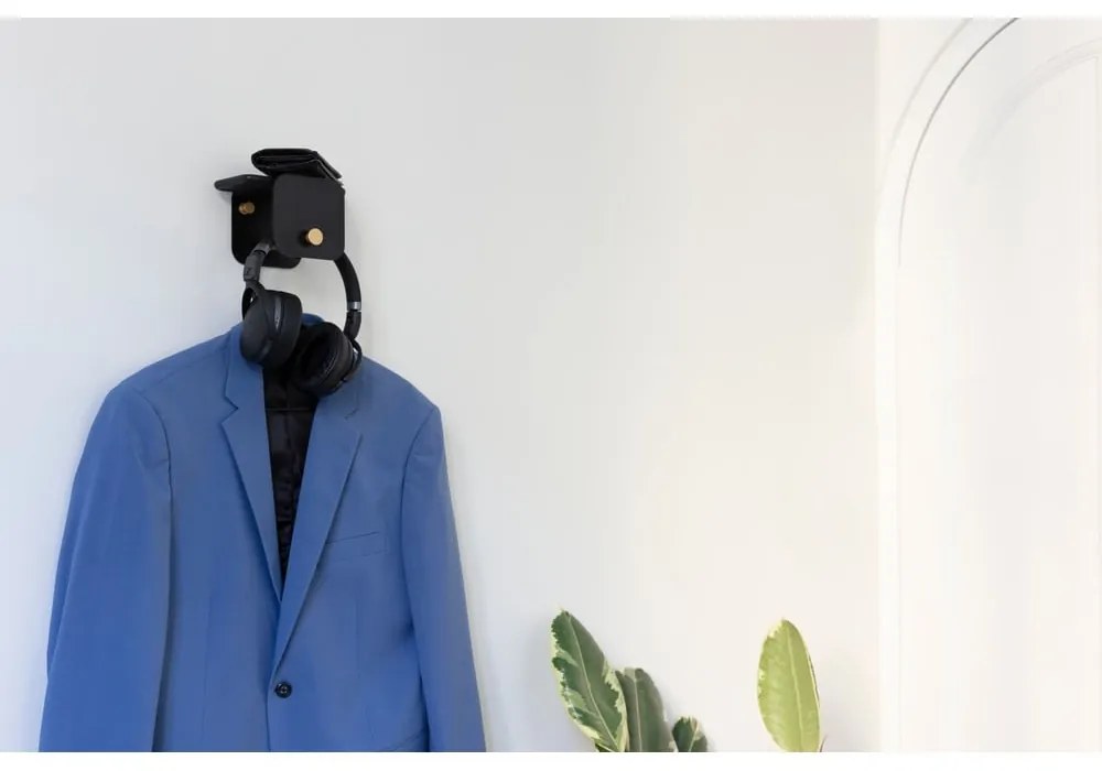 Cuier de perete negru cu raft din metal Hang in There – UMAGE