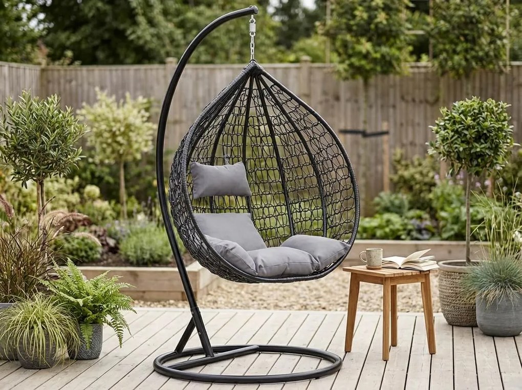 Scaun suspendat negru KOKON cu suport, perna deschisa la culoare