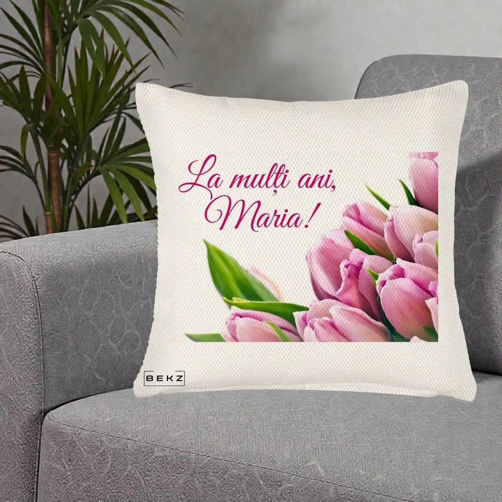 Cadou de Onomastica - Perna Personalizata La Multi Ani Maria Lalele, 40x40 cm, Crem Reliefat, Husa Detasabila, Perna Inclusa, BEKZ®