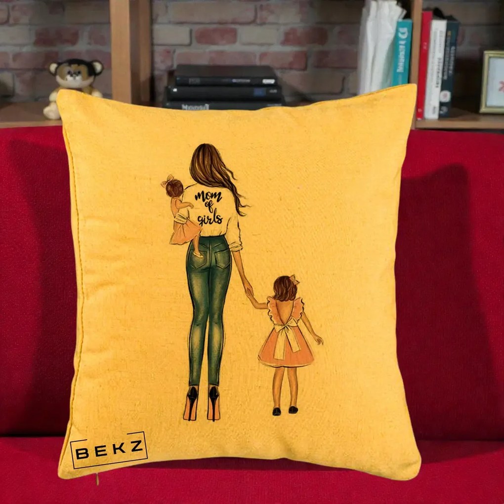 Cadou pentru Mama - Perna Personalizata Mom of Girls Mama cu Fetele, 40x40 cm, Galben, Husa Detasabila, Perna Inclusa, BEKZ®