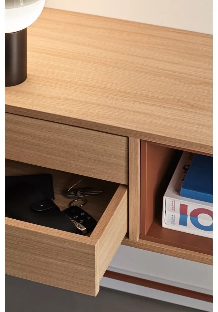 Consolă cu aspect de lemn de stejar Teulat Yoko, roșu cărămiziu