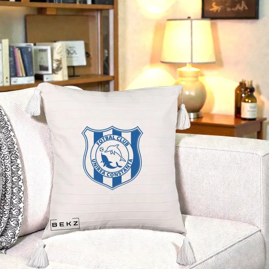 Perna Personalizata FC Unirea Constanta Fotbal, 40x40 cm, Bej cu Franjuri, Husa Detasabila, Perna Inclusa, BEKZ®