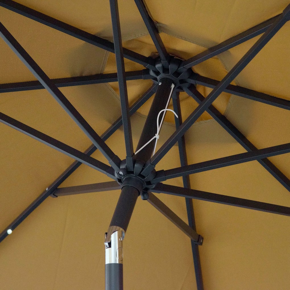 Outsunny Parasol octogonal inclinabil Ø 2,7 x 2,4 m luminos solar 24 LED-uri poliester cu densitate mare de 180 g/m² maro | Aosom Romania