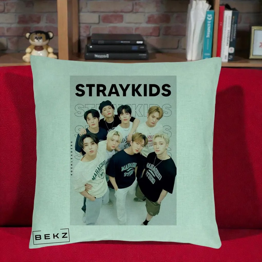 Perna Personalizata K-pop Stray Kids STRAYKIDS Alb-Negru cu Foto Grup, 40x40 cm, Verde Menta, Husa Detasabila, Perna Inclusa, BEKZ®