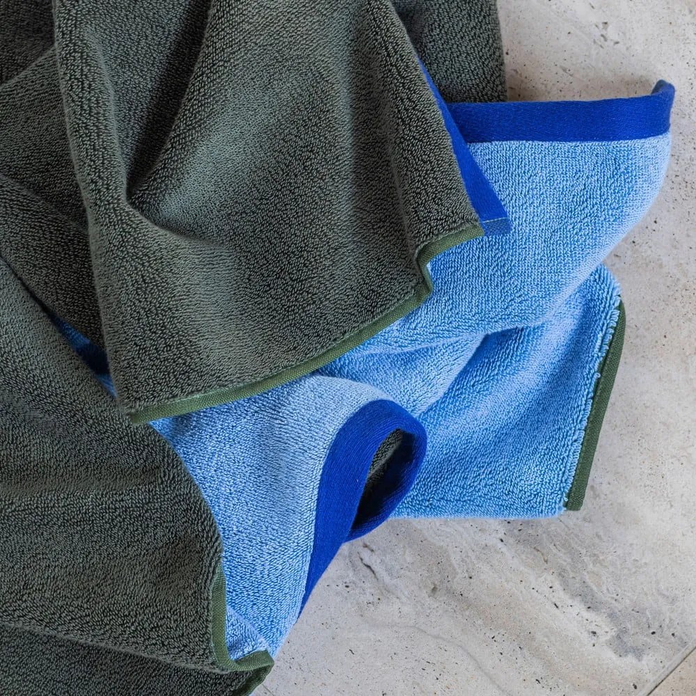 Prosop verde închis/albastru din bumbac organic din frotir 50x90 cm Soft – Mette Ditmer Denmark