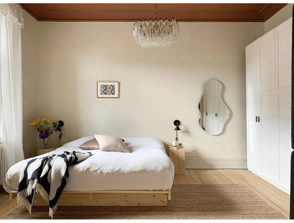 Pat matrimonial în culoare naturală din lemn masiv de pin 140x200 cm Kanso – Karup Design