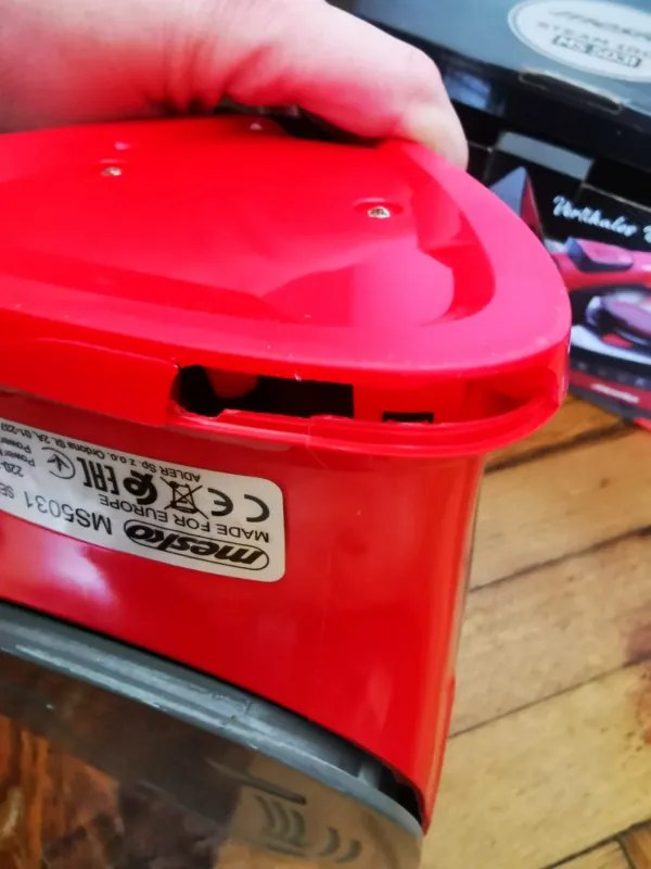 La mâna a doua: Fier de calcat Mesko MS 5031, 3000W, Placa ceramica, Oprire automata, Sistem anti-calcar, Rosu/Negru