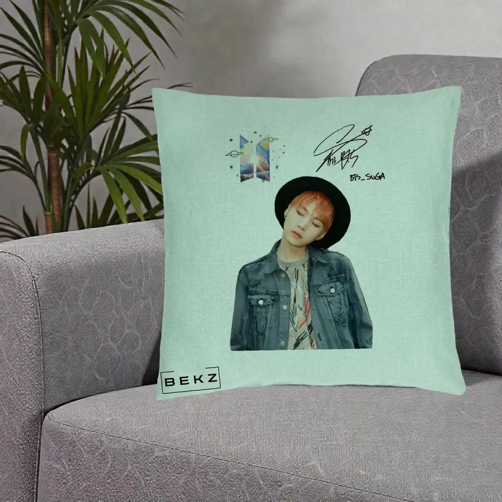Perna Personalizata K-pop BTS Suga par Portocaliu Palarie Autograf, 40x40 cm, Verde Menta, Husa Detasabila, Perna Inclusa, BEKZ®