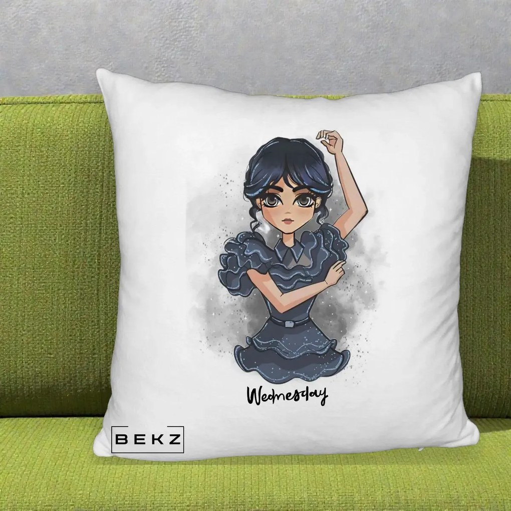 Perna Personalizata Wednesday Addams Dancing Queen, 40x40 cm, Alb Pufos, Husa Detasabila, Perna Inclusa, BEKZ®