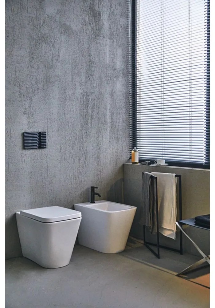 Bideu cu montare pe podea, 355x560 mm, cu preaplin, orificiu pentru baterie, alb
