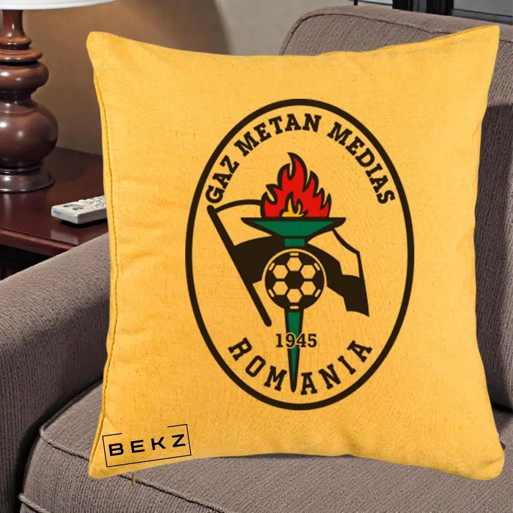 Perna Personalizata Gaz Metan Medias 1945 Fotbal, 40x40 cm, Galben, Husa Detasabila, Perna Inclusa, BEKZ®