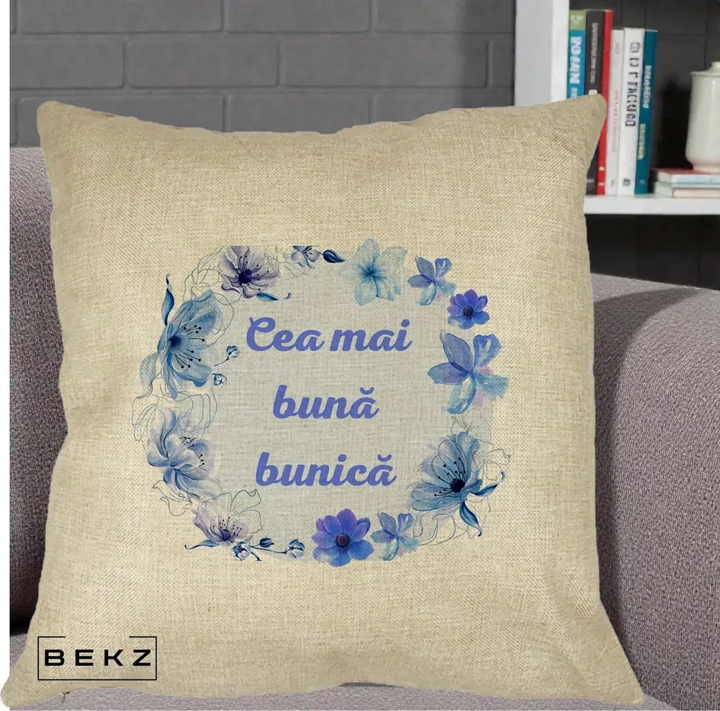 Cadou pentru Bunica - Perna Personalizata Cea Mai Buna Bunica Coronita Flori Albastre Acuarela, 40x40 cm, Crem, Husa Detasabila, Perna Inclusa, BEKZ®
