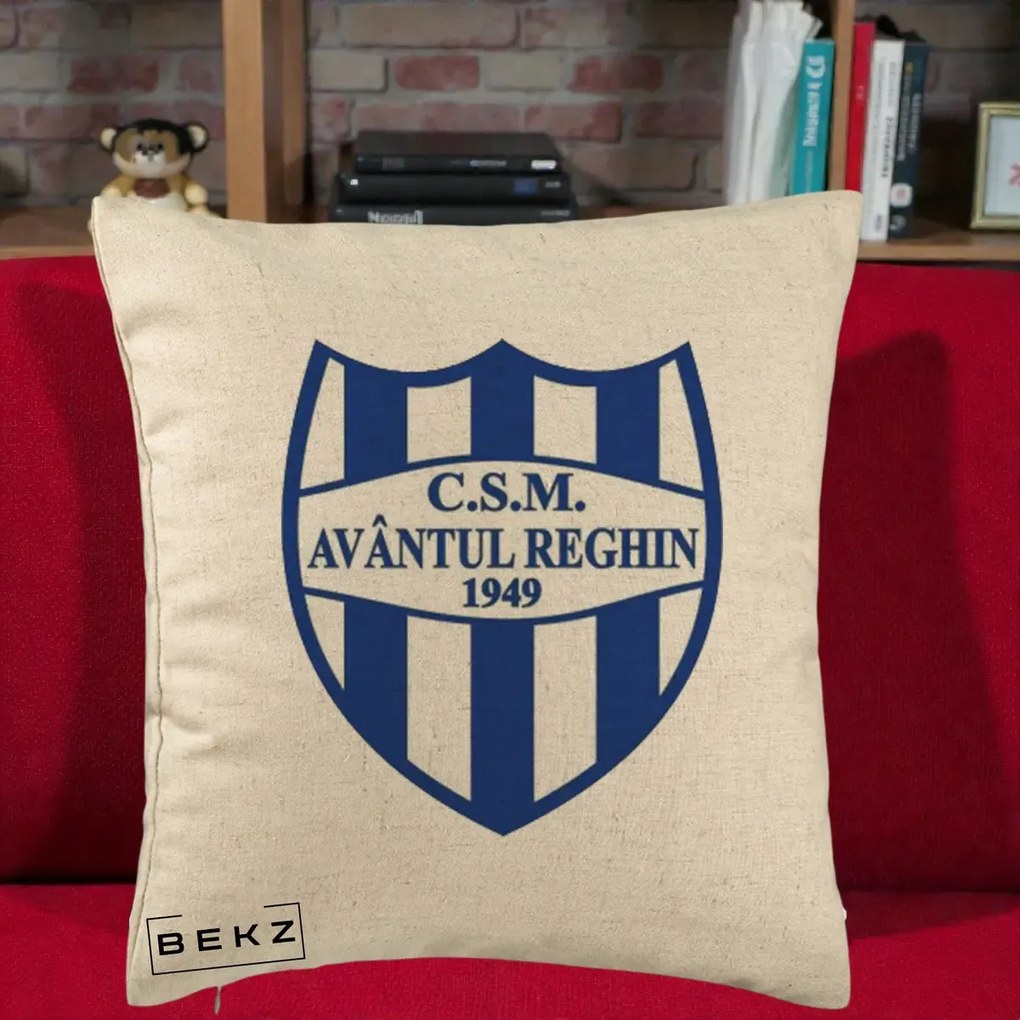 Perna Personalizata CSM Avantul Reghin 1949, 40x40 cm, Bej, Husa Detasabila, Perna Inclusa, BEKZ®