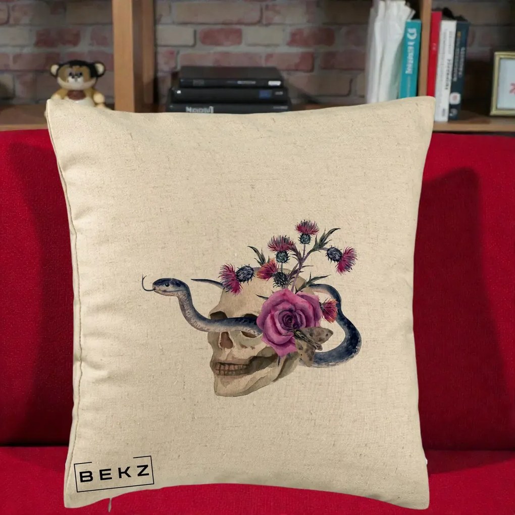 Perna Decorativa Craniu cu Sarpe si Trandafiri Gothic, 40x40 cm, Bej, Husa Detasabila, Perna Inclusa, BEKZ®
