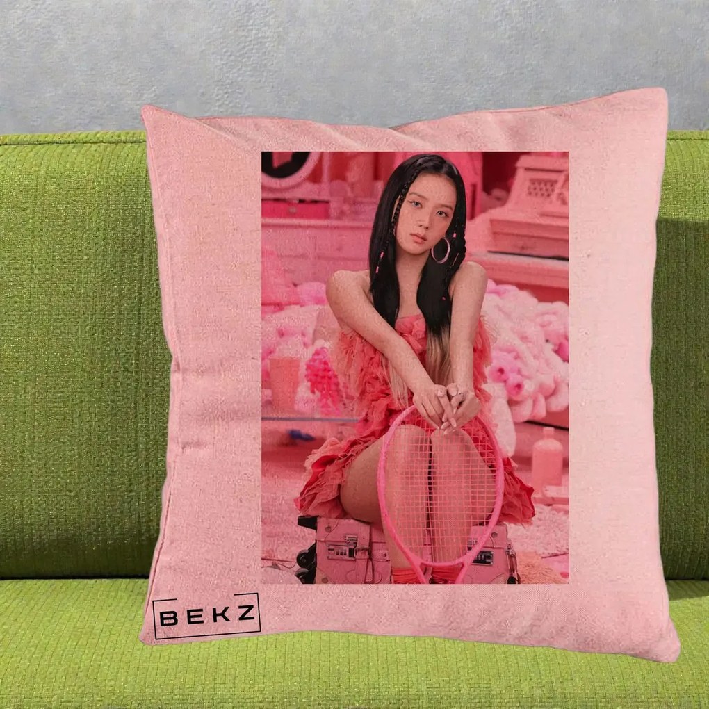 Perna Personalizata K-pop BLACKPINK Jisoo Pink Room, 40x40 cm, Roz, Husa Detasabila, Perna Inclusa, BEKZ®