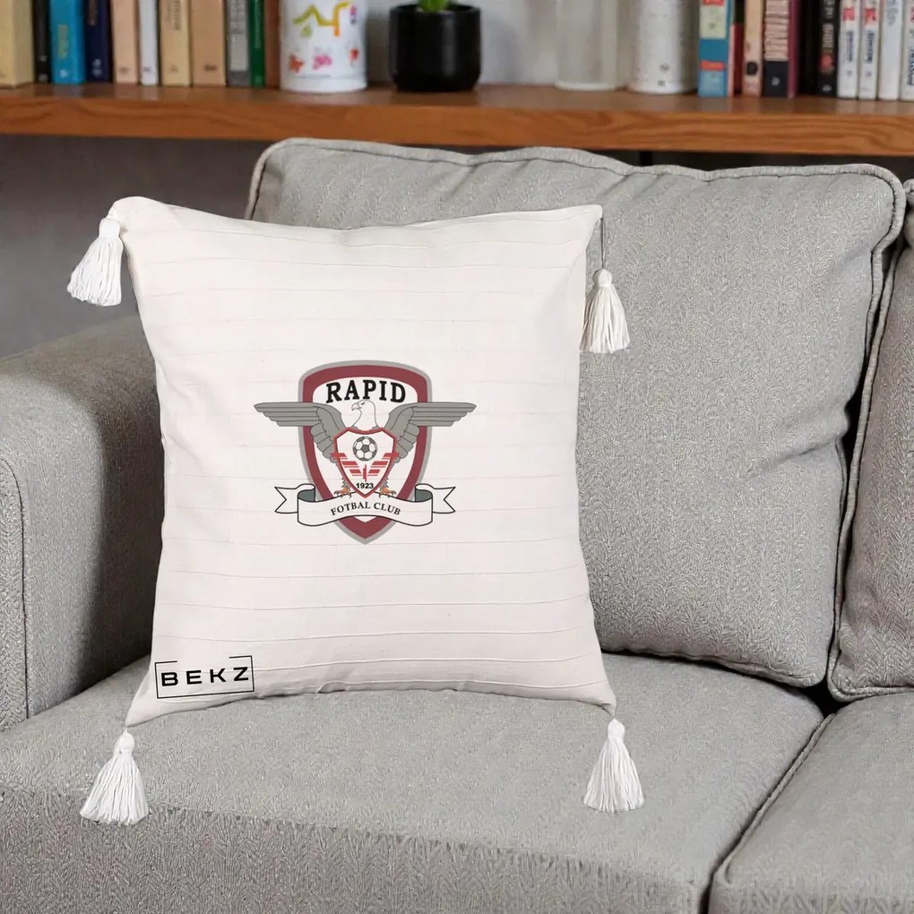 Perna Personalizata Rapid Fotbal Club 1923, 40x40 cm, Bej cu Franjuri, Husa Detasabila, Perna Inclusa, BEKZ®