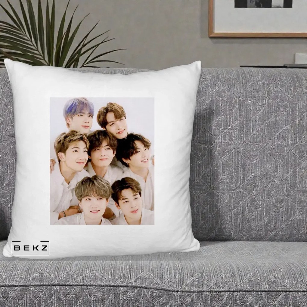 Perna Personalizata K-pop BTS Foto Grup Fete Albe, 40x40 cm, Alb Pufos, Husa Detasabila, Perna Inclusa, BEKZ®