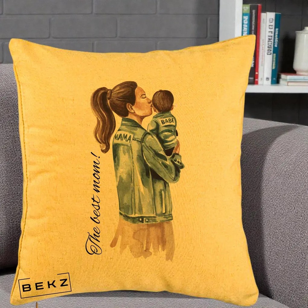 Cadou pentru Mama - Perna Personalizata The Best Mom Jachete, 40x40 cm, Galben, Husa Detasabila, Perna Inclusa, BEKZ®