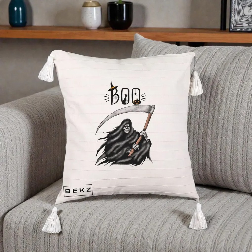 Perna Decorativa Halloween Boo Grim Reaper cu Coasa, 40x40 cm, Bej cu Franjuri, Husa Detasabila, Perna Inclusa, BEKZ®
