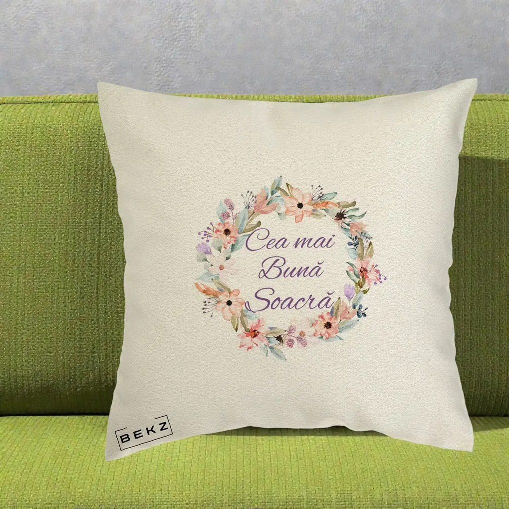 Cadou pentru Soacra - Perna Personalizata Cea mai Buna Soacra cu Coronita Flori Boho Pastel, 40x40 cm, Ecru, Husa Detasabila, Perna Inclusa, BEKZ®