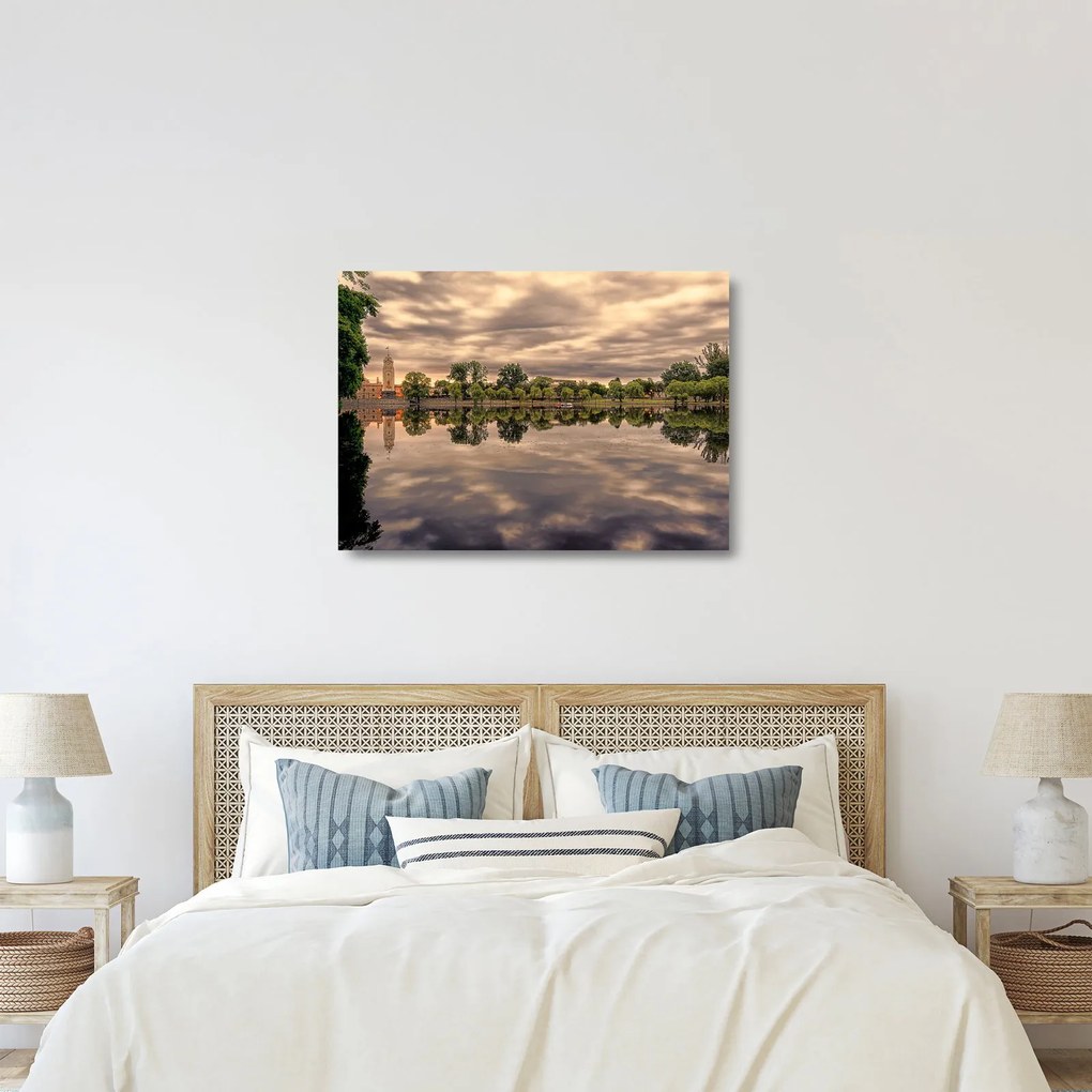 Tablou pe sticlă cu lac și copaci (70x50 cm)