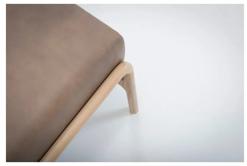 Taburet din piele bovină cu structură din lemn masiv de stejar Gazzda Fawn, maro deschis