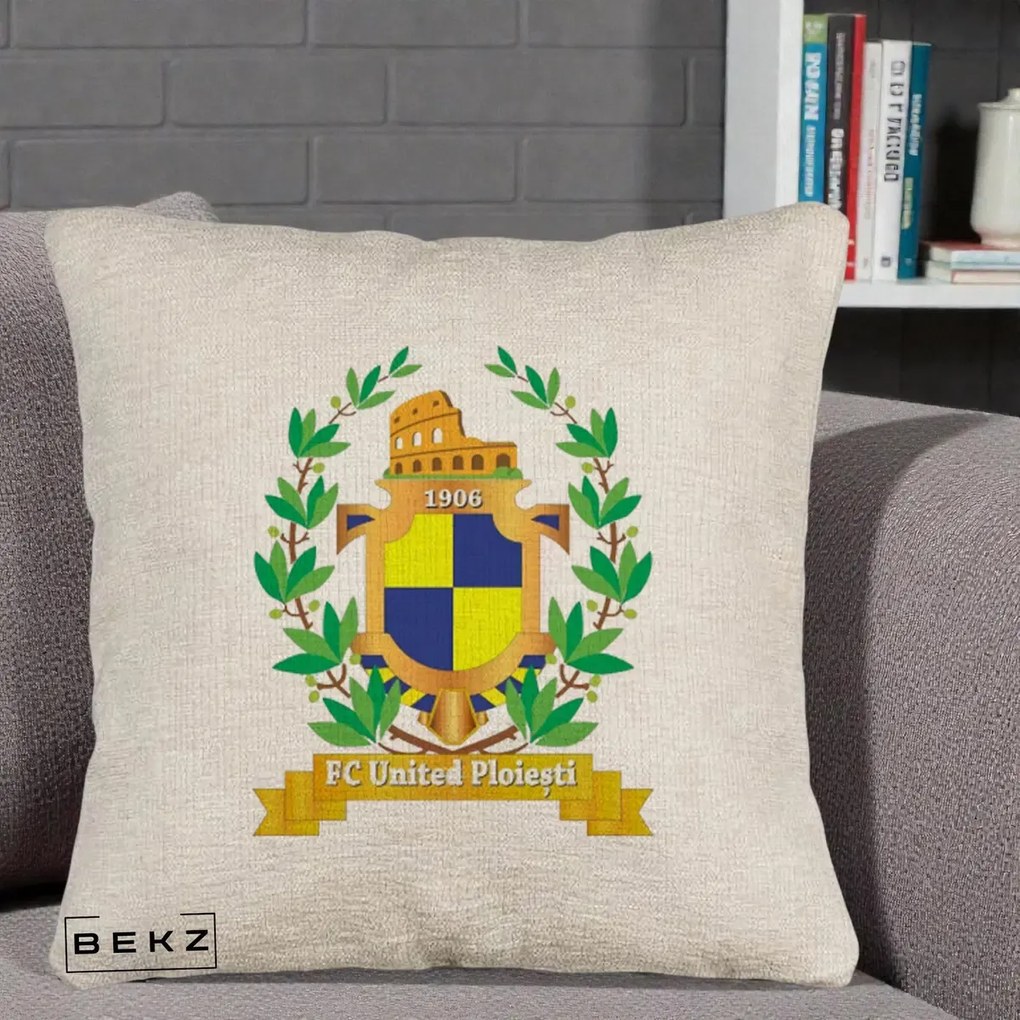 Perna Personalizata FC United Ploiesti 1906 Fotbal, 40x40 cm, Bej Canapea, Husa Detasabila, Perna Inclusa, BEKZ®