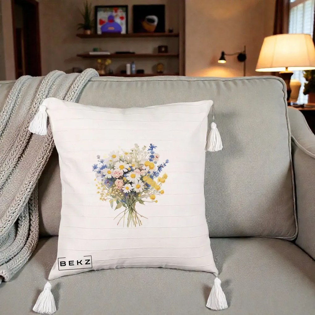 Perna Decorativa Buchet Camp Acuarela Margarete-Lavanda, 40x40 cm, Bej cu Franjuri, Husa Detasabila, Perna Inclusa, BEKZ®