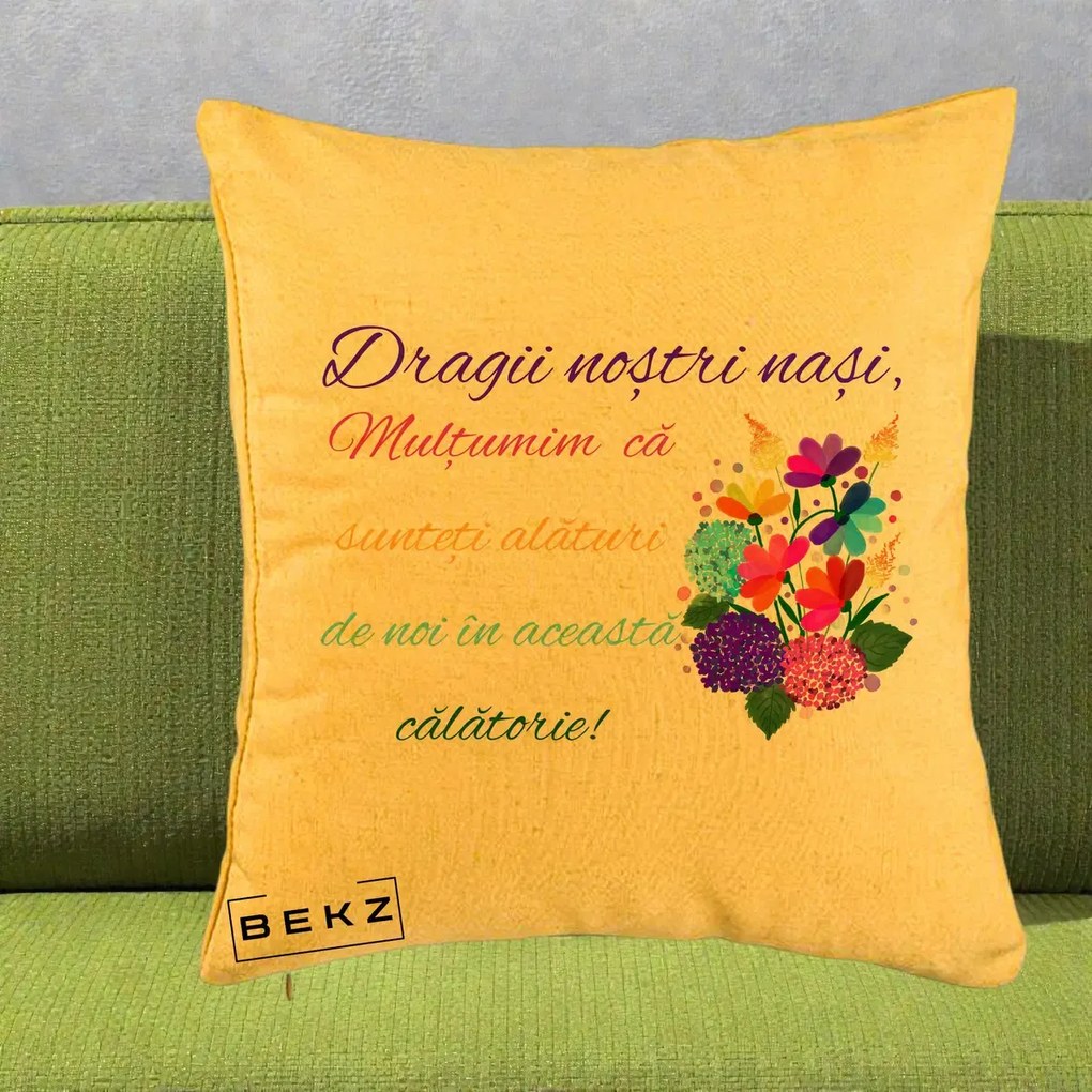 Perna personalizata nasi: Dragii nostri nasi, multumim, text colorat, 40x40 cm cu Umplutura, Galben, BEKZ