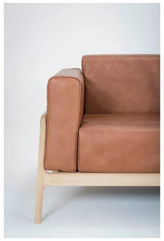 Canapea din piele bovină cu structură din lemn masiv de stejar Gazzda Fawn, 210 cm, maro cognac