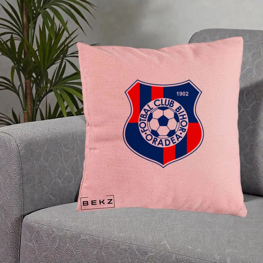 Perna Personalizata FC Bihor Oradea 1902 Fotbal, 40x40 cm, Roz, Husa Detasabila, Perna Inclusa, BEKZ®