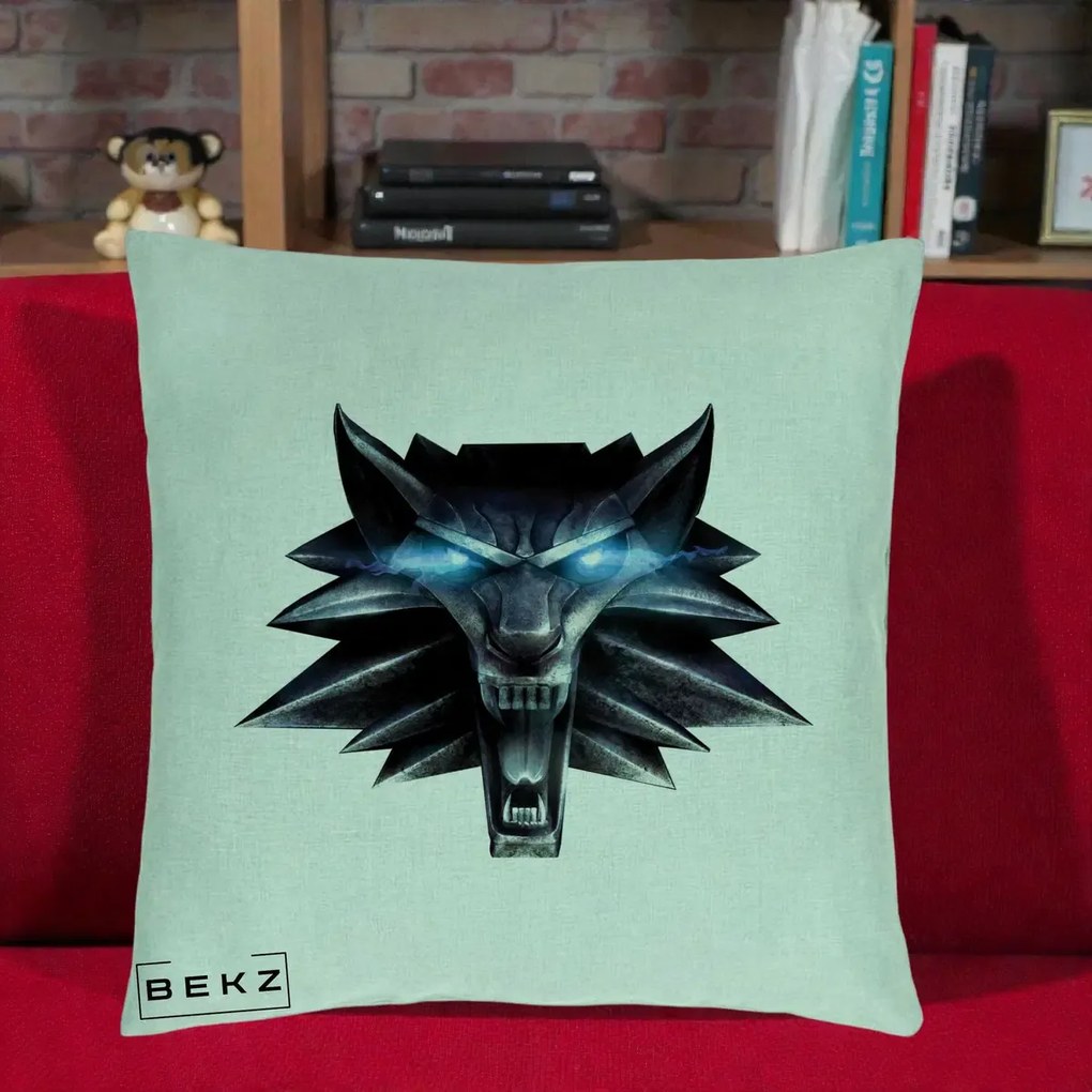 Perna Decorativa The Witcher Wolf Head, 40x40 cm, Verde Menta, Husa Detasabila, Perna Inclusa, BEKZ®