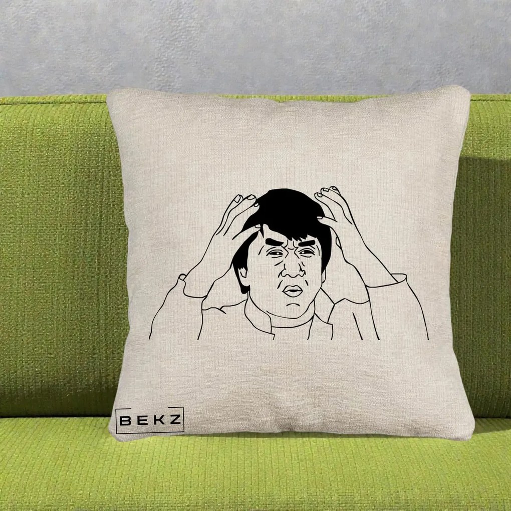 Perna Decorativa Jackie Chan WTF, 40x40 cm, Bej Canapea, Husa Detasabila, Perna Inclusa, BEKZ®