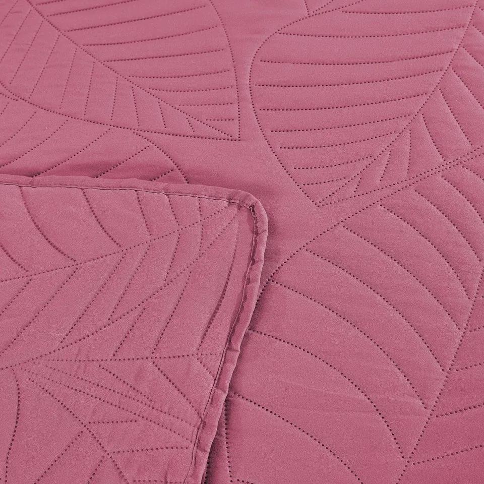 Cuvertură de pat roz cu model LEAVES Dimensiuni: 200 x 220 cm