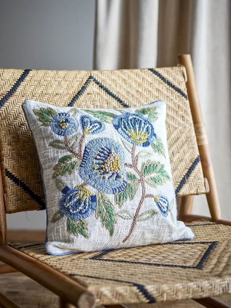 Pernă decorativă din bumbac, natur, cu broderie florală și tiv decorativ, 45x45 cm, „Hanna"